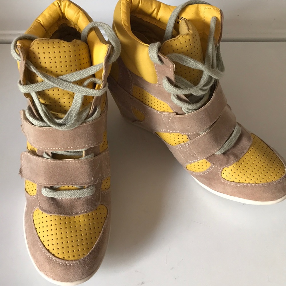 Heeled sneakers